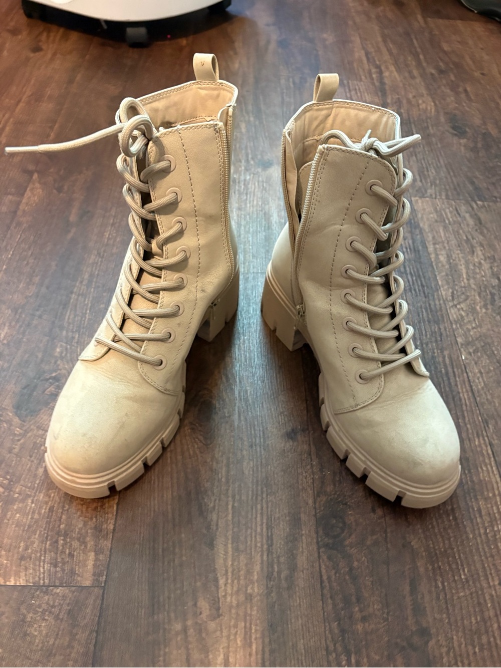 Women’s Lace-Up Chunky Heel Boots